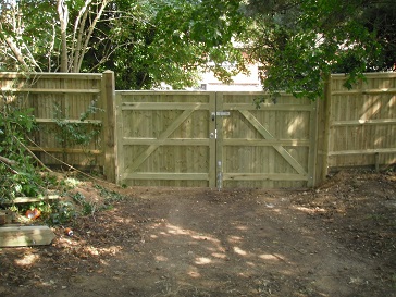 Heavy frame gates with capping