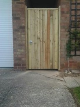 Closeboard Gate With Capping